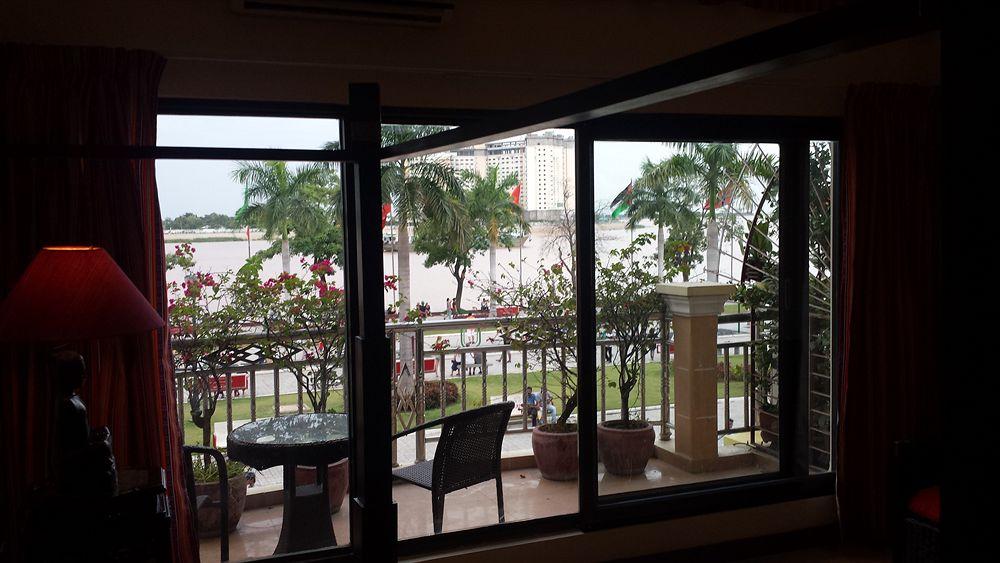 Bougainvillier Hotel Phnom Penh Exterior foto