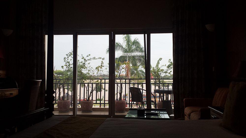 Bougainvillier Hotel Phnom Penh Exterior foto