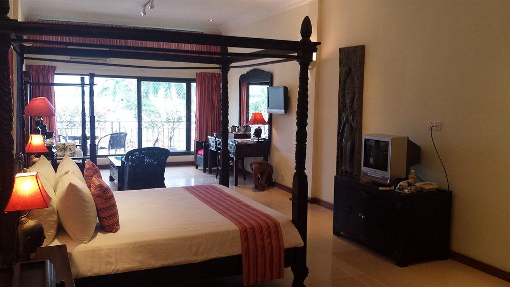 Bougainvillier Hotel Phnom Penh Exterior foto