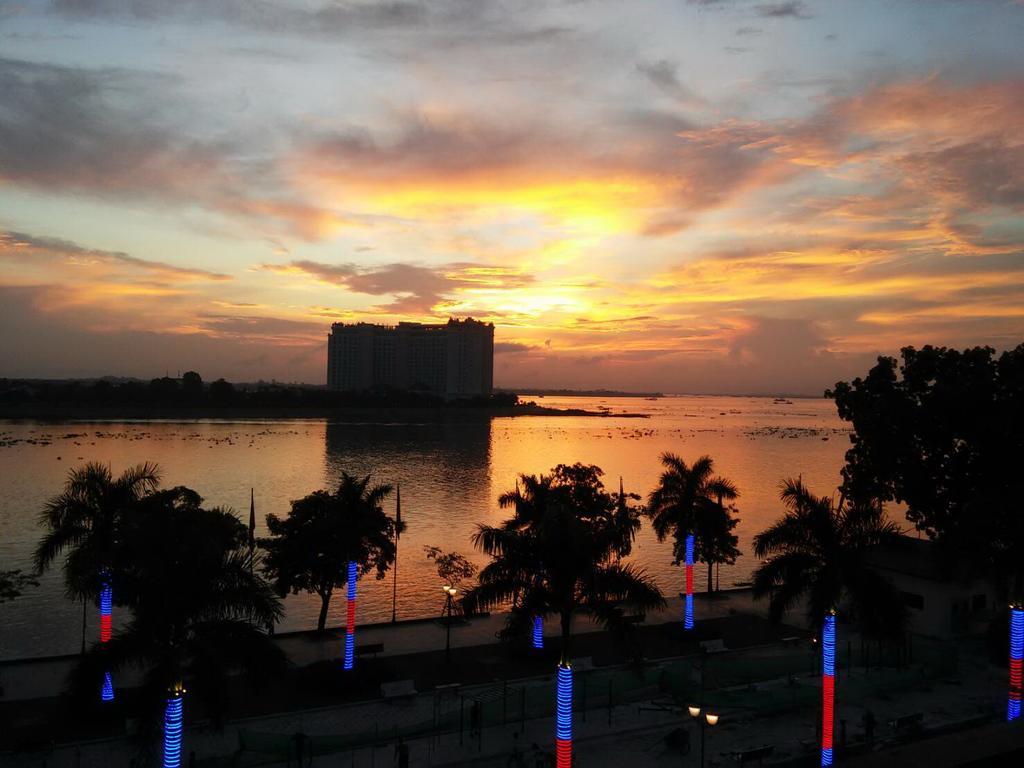 Bougainvillier Hotel Phnom Penh Exterior foto