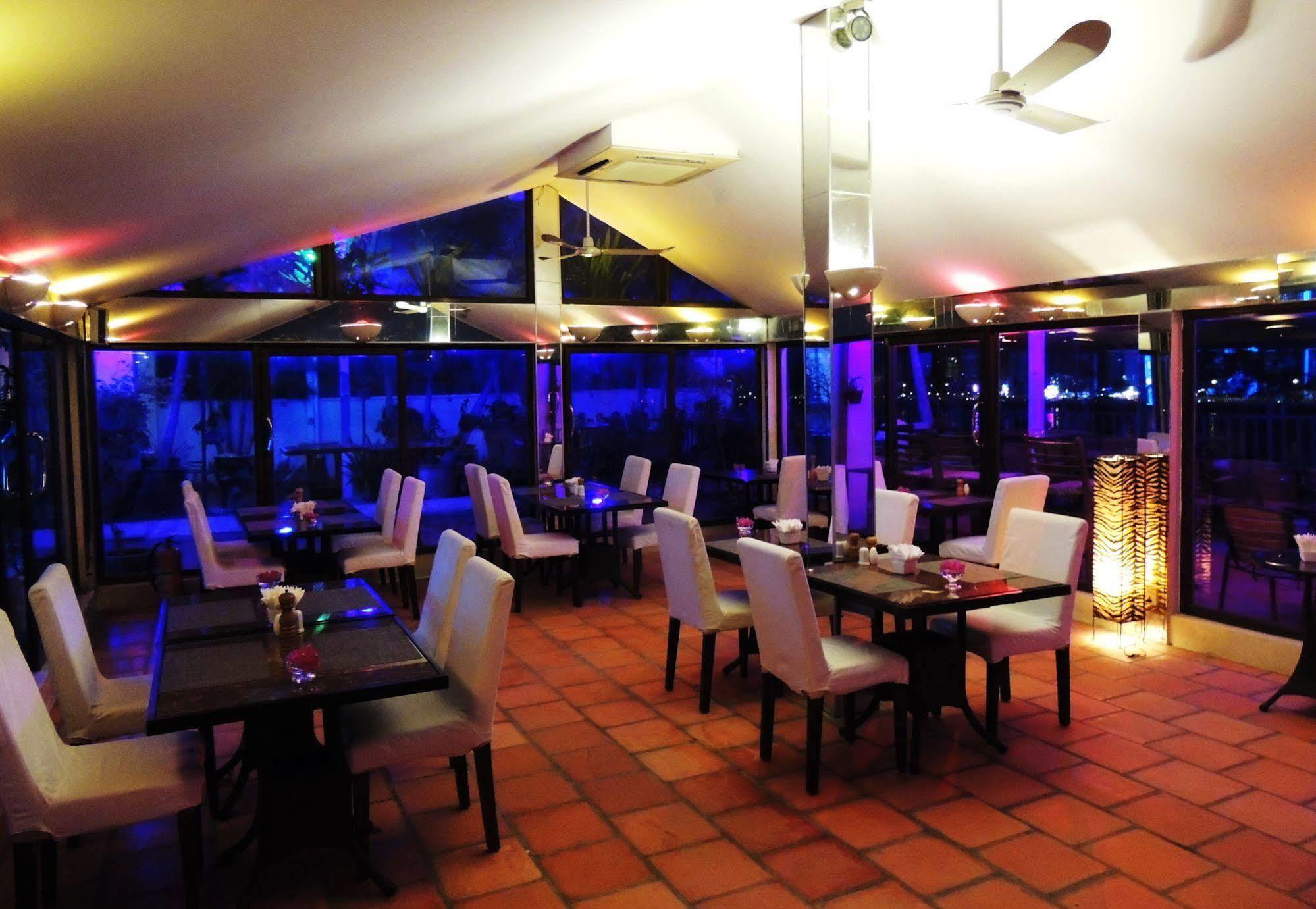 Bougainvillier Hotel Phnom Penh Exterior foto