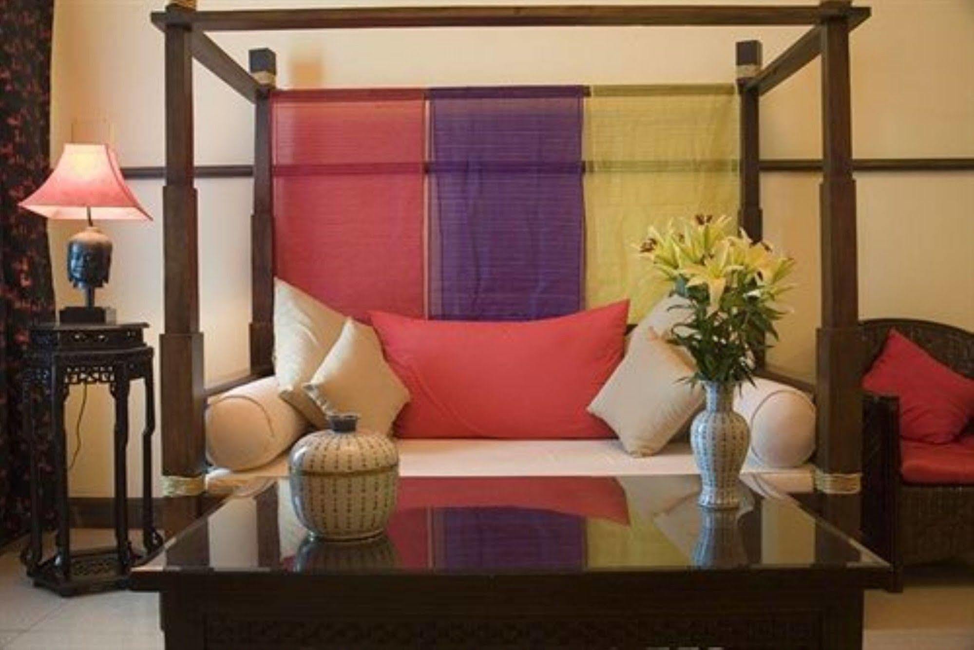 Bougainvillier Hotel Phnom Penh Exterior foto