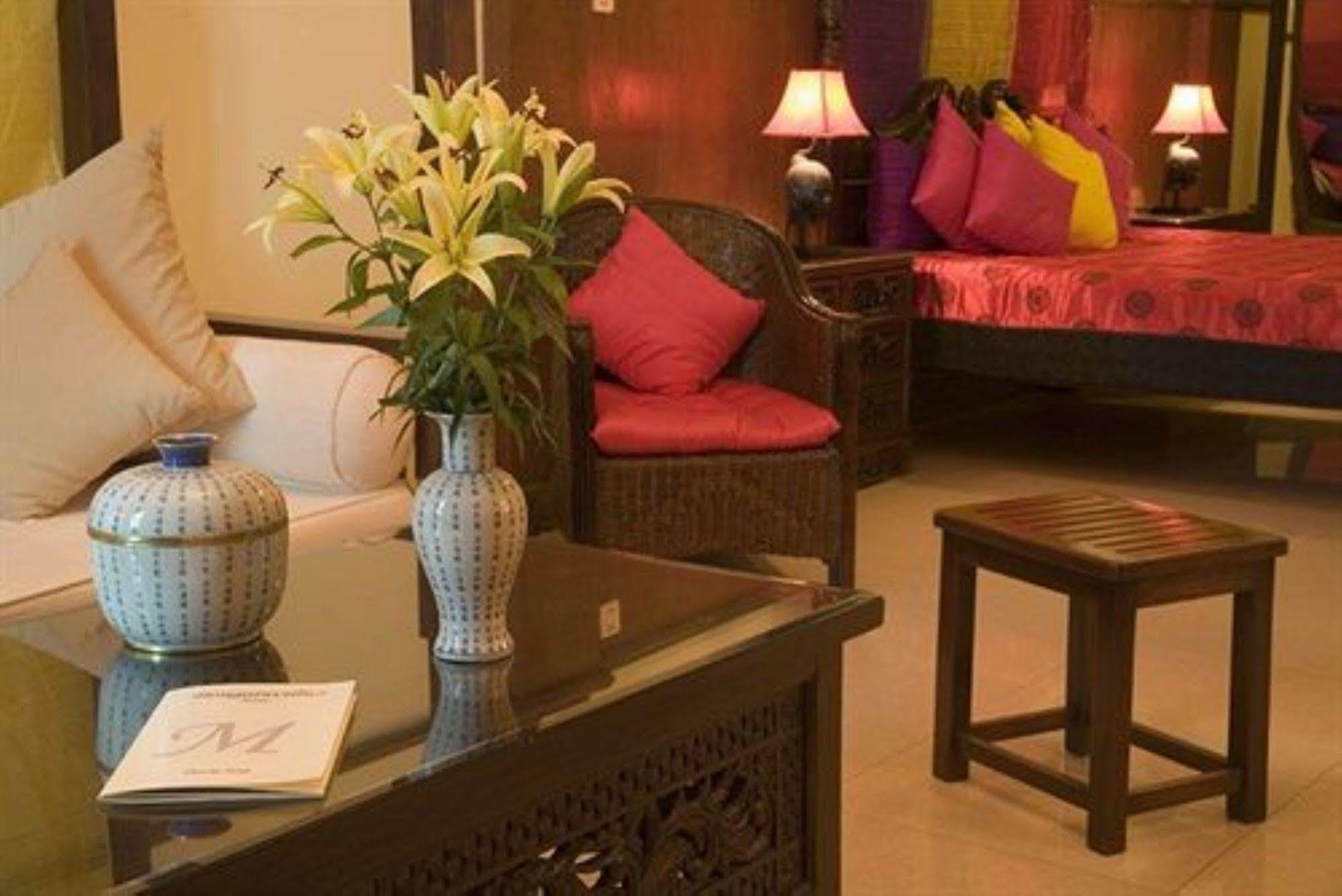 Bougainvillier Hotel Phnom Penh Exterior foto