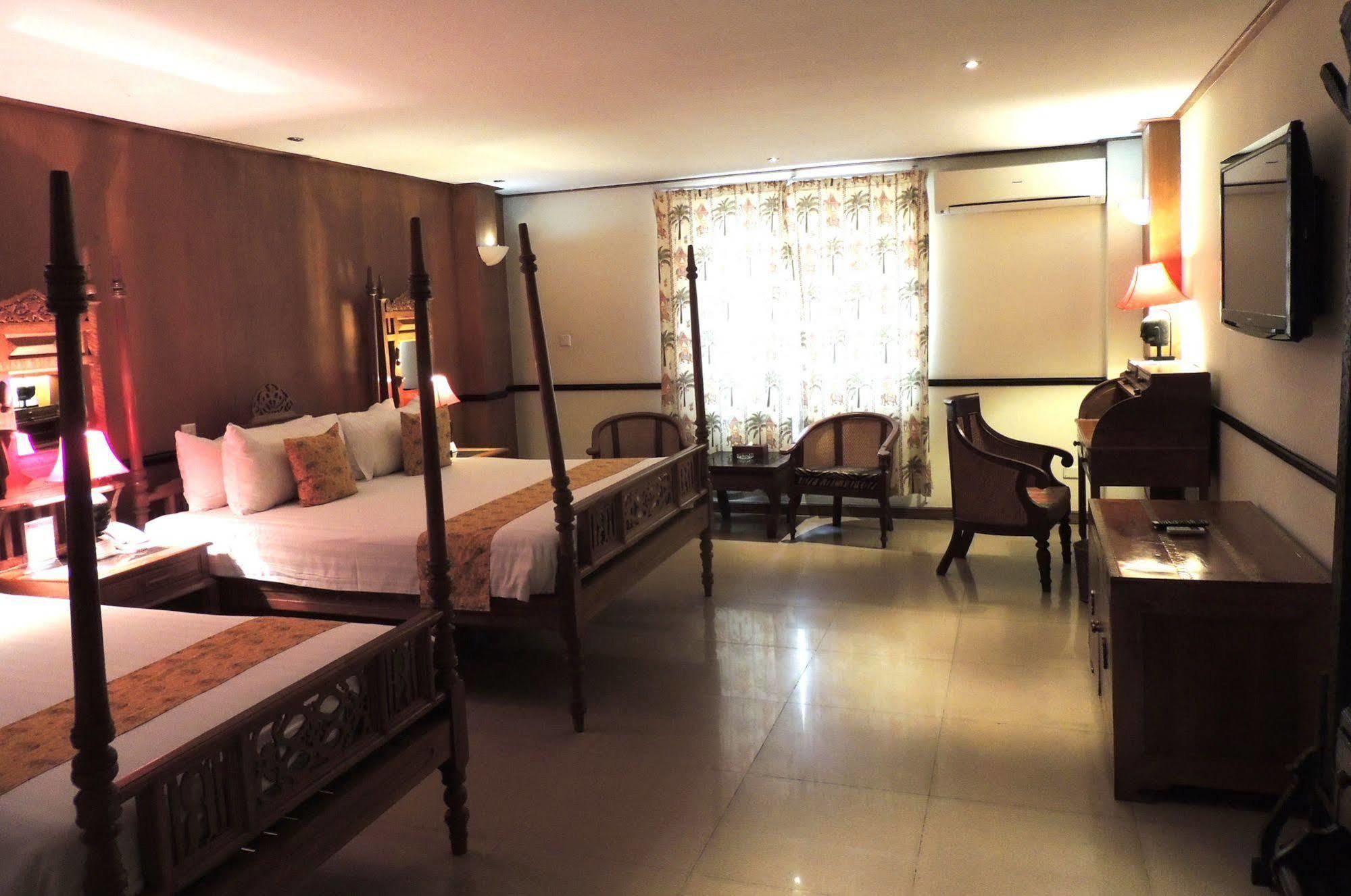 Bougainvillier Hotel Phnom Penh Exterior foto
