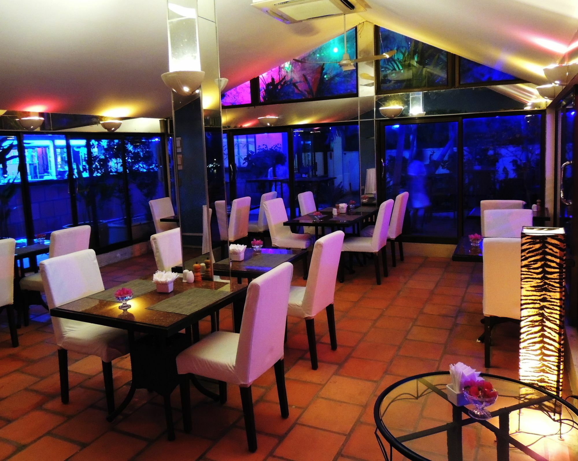 Bougainvillier Hotel Phnom Penh Exterior foto